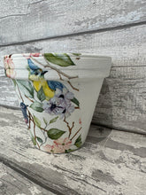 Load image into Gallery viewer, Birds plant pot
