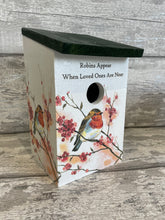 Load image into Gallery viewer, Robin in tree bird box - Robins Appear
