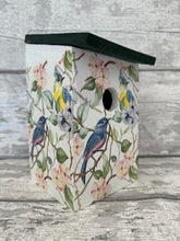 Load image into Gallery viewer, Birds bird box
